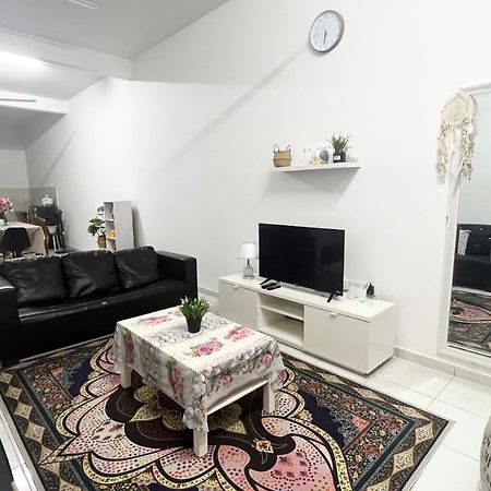 Homestay Near Plaza Tol Bandar Ainsdale Labu Exteriör bild