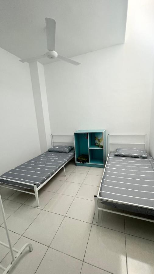 Homestay Near Plaza Tol Bandar Ainsdale Labu Exteriör bild